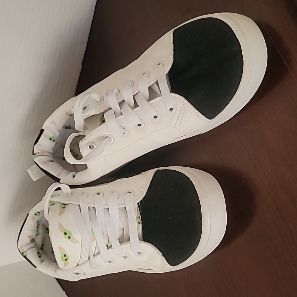 Baby Yoda Sneakers Lucas Films Men's Shoes Sz 9 White Star Wars Grogu Trainers